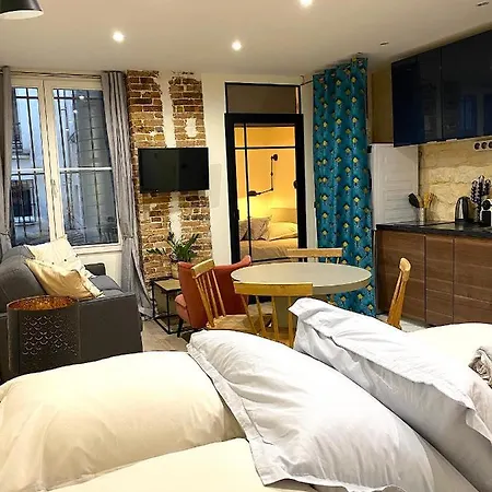 Modern And Charming Apartment - Historical Paris Apartman