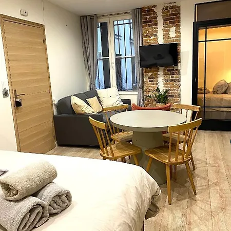 Modern And Charming Apartment - Historical Paris Apartman