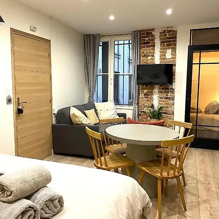 Modern And Charming Apartment - Historical Paris *