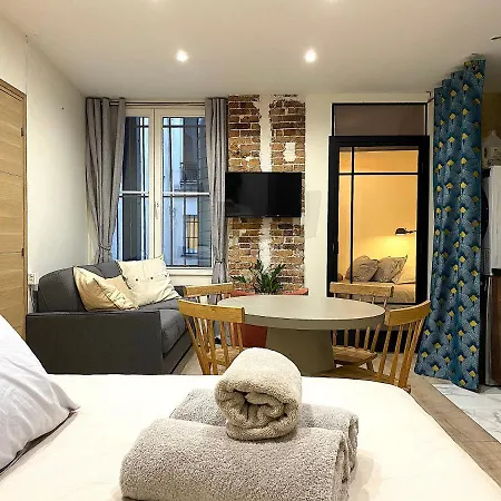 Modern And Charming Apartment - Historical Paris * Párizs