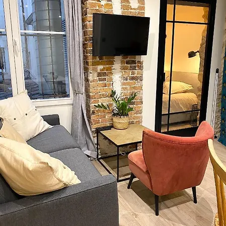 Modern And Charming Apartment - Historical Paris *